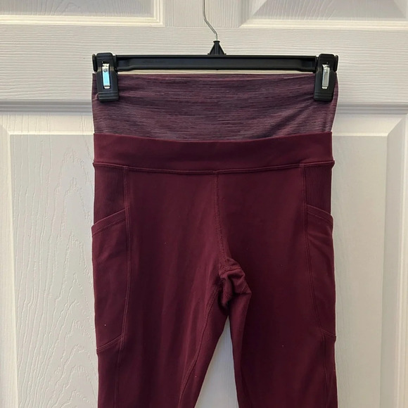 ! LULULEMON En Route Crop Plum Wee Are From Space size 4 - Picture 4 of 7